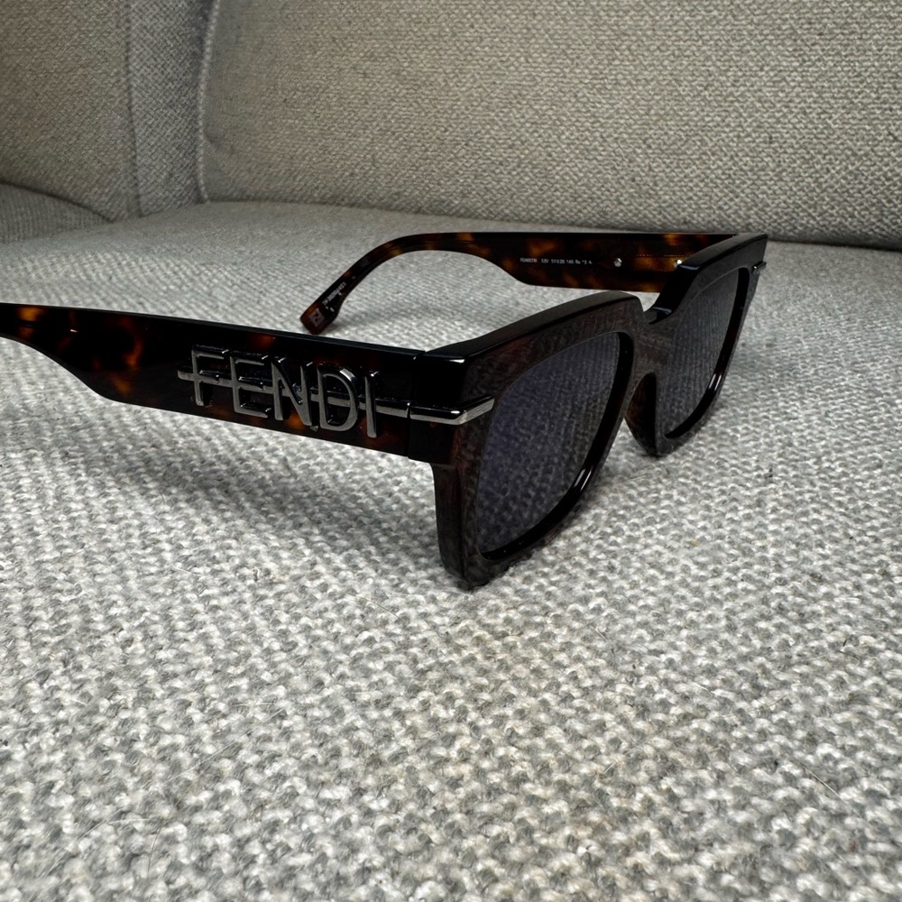 Fendi Fendigraphy tortoise frame - Picture 2 of 6